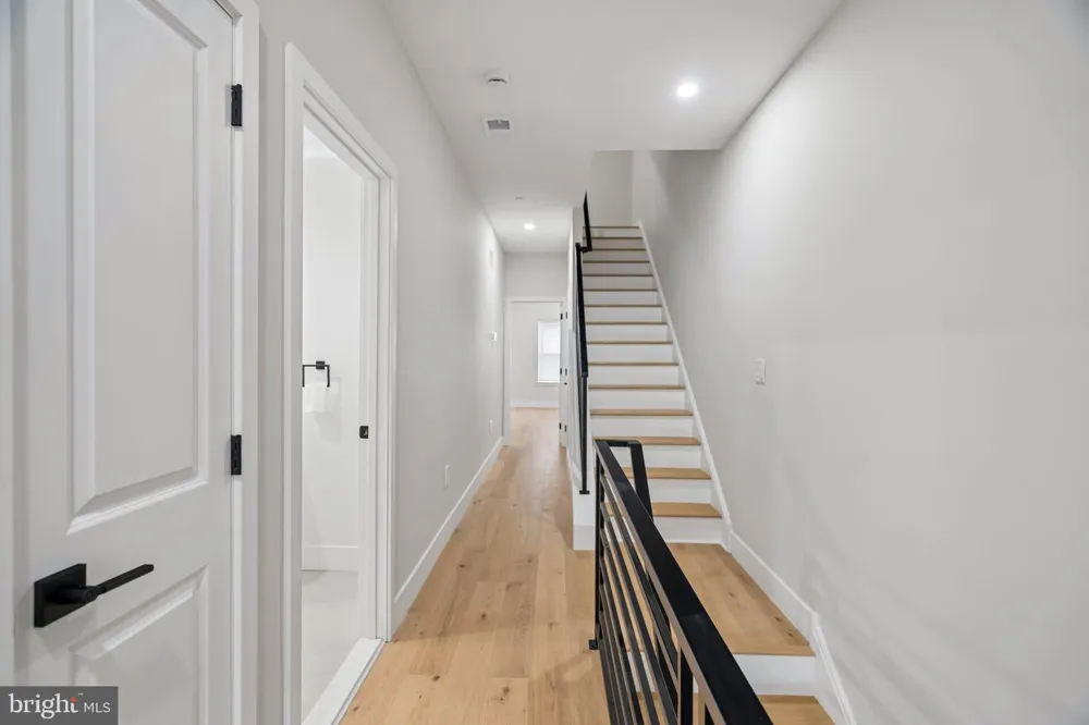609 E LOCUST AVENUE Philadelphia, PA 19144