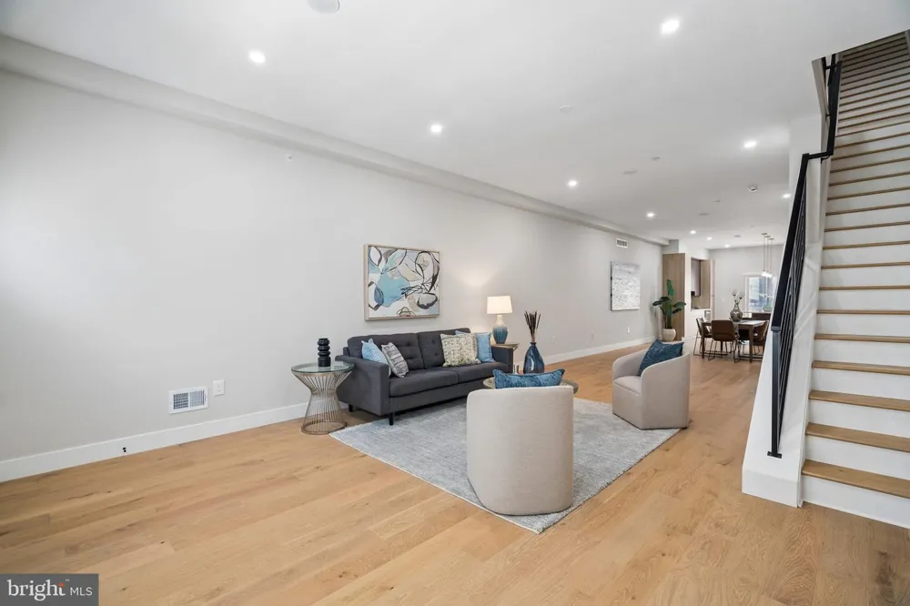 609 E LOCUST AVENUE Philadelphia, PA 19144