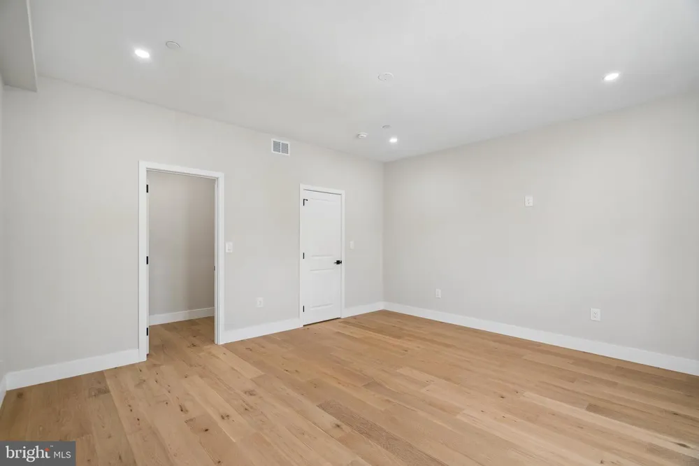 609 E LOCUST AVENUE Philadelphia, PA 19144