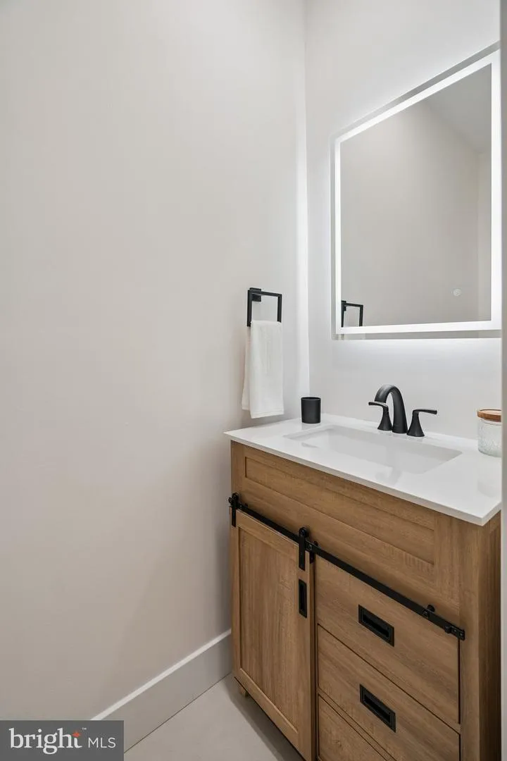 609 E LOCUST AVENUE Philadelphia, PA 19144