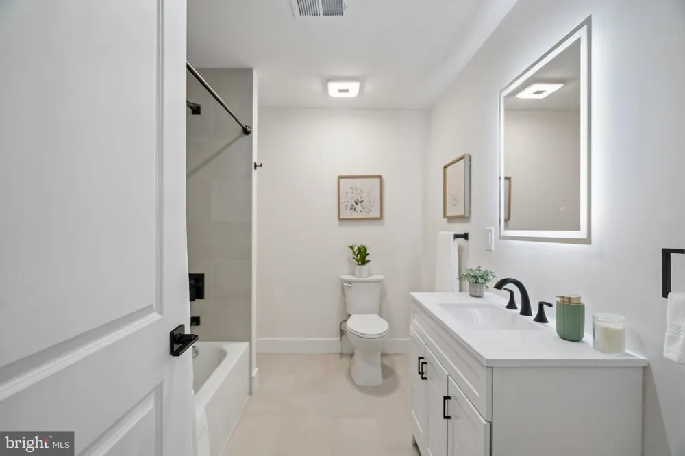 609 E LOCUST AVENUE Philadelphia, PA 19144