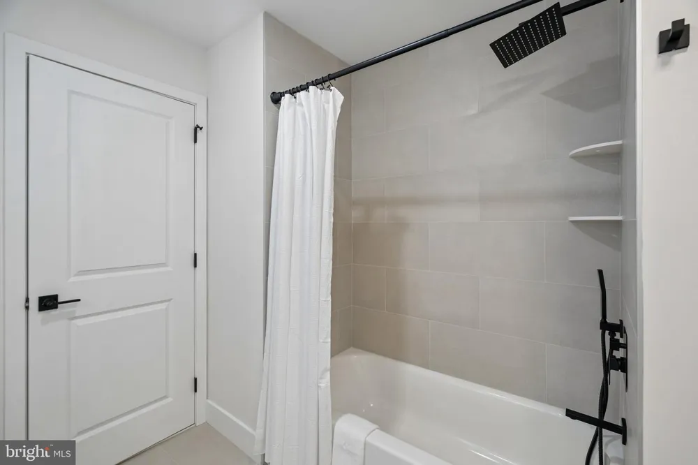 609 E LOCUST AVENUE Philadelphia, PA 19144