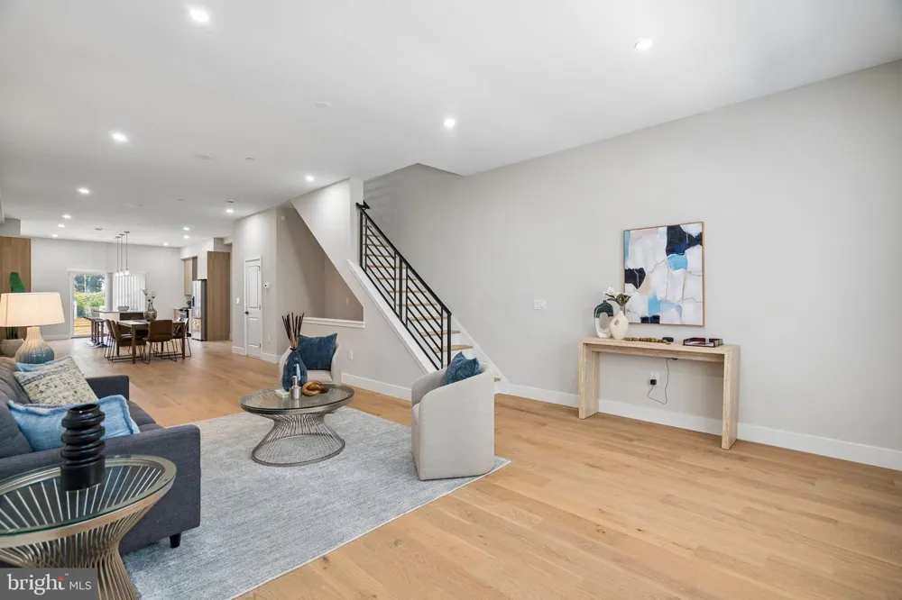 609 E LOCUST AVENUE Philadelphia, PA 19144