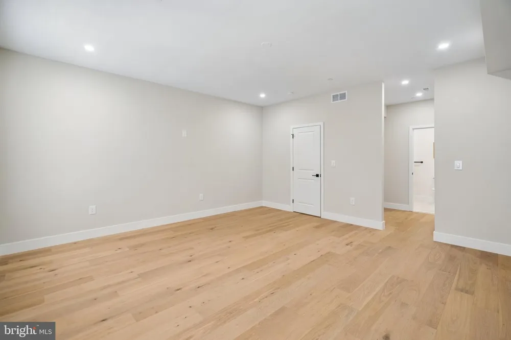 609 E LOCUST AVENUE Philadelphia, PA 19144