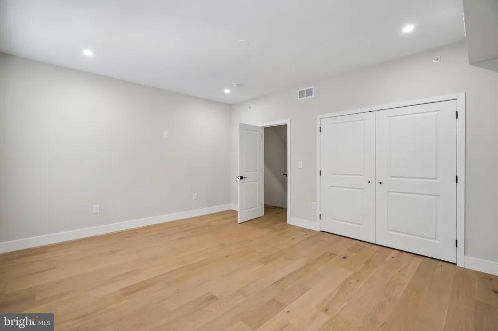 609 E LOCUST AVENUE Philadelphia, PA 19144