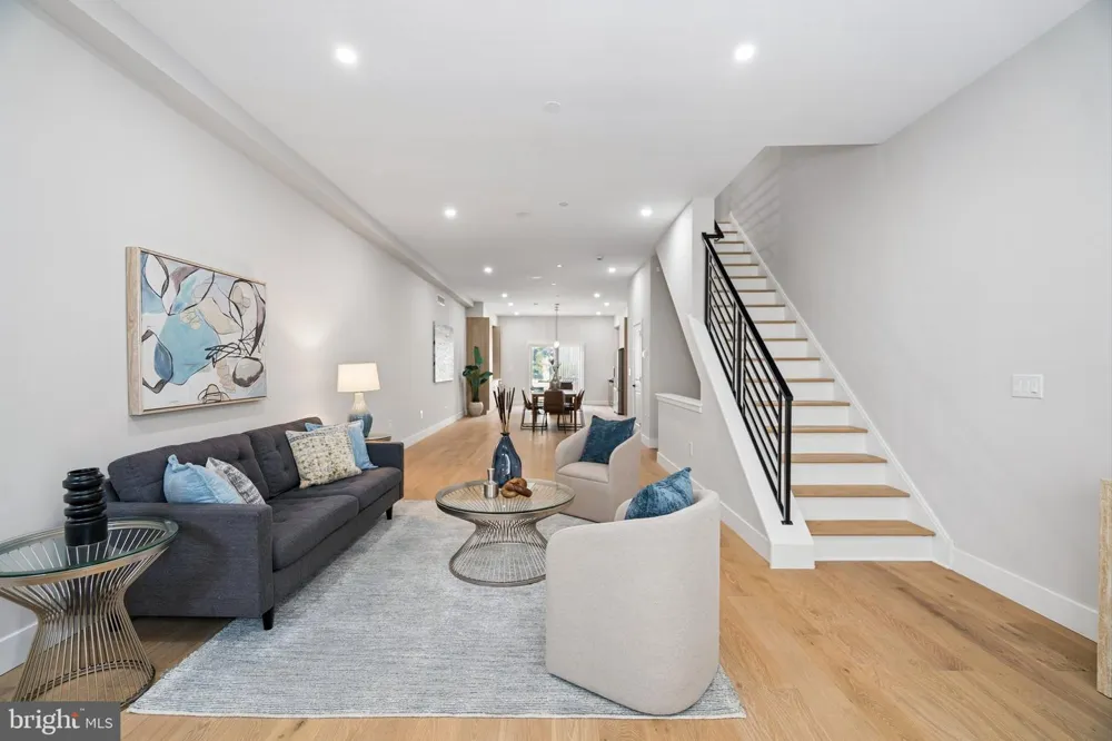 609 E LOCUST AVENUE Philadelphia, PA 19144