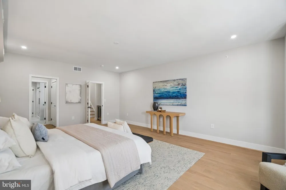 609 E LOCUST AVENUE Philadelphia, PA 19144