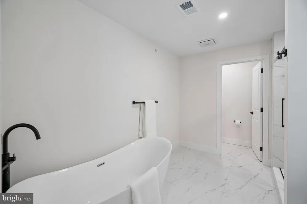 609 E LOCUST AVENUE Philadelphia, PA 19144