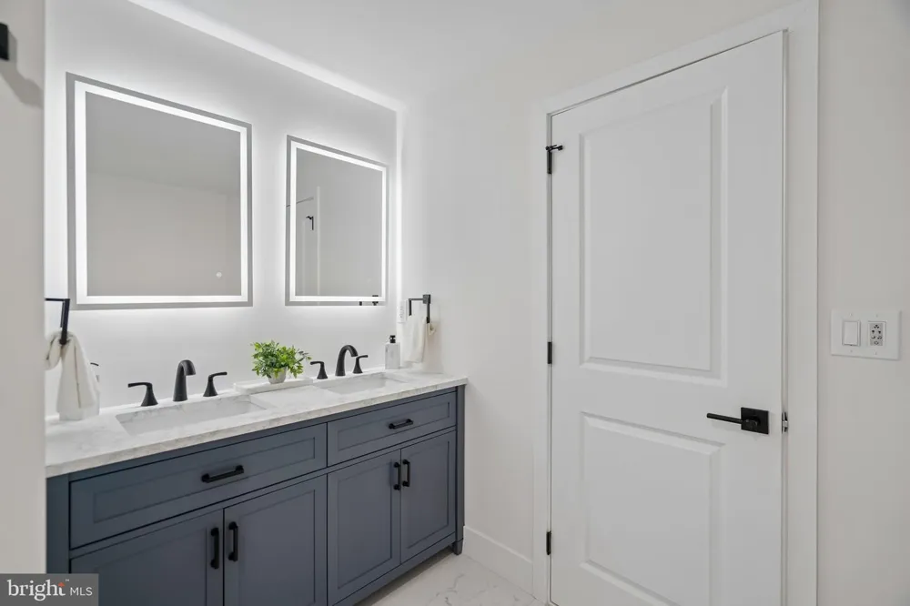 609 E LOCUST AVENUE Philadelphia, PA 19144