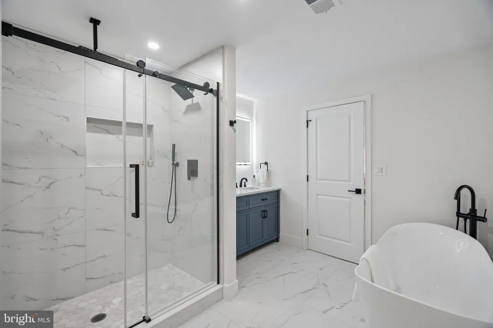 609 E LOCUST AVENUE Philadelphia, PA 19144
