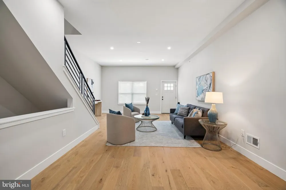 609 E LOCUST AVENUE Philadelphia, PA 19144
