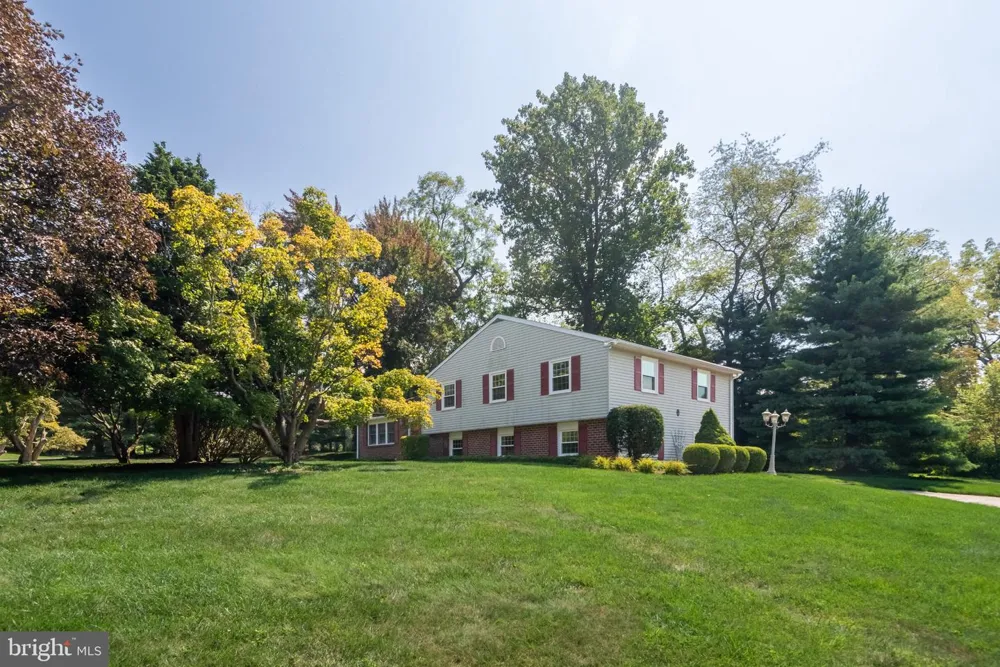 1560 GREENLAWN ROAD Paoli, PA 19301