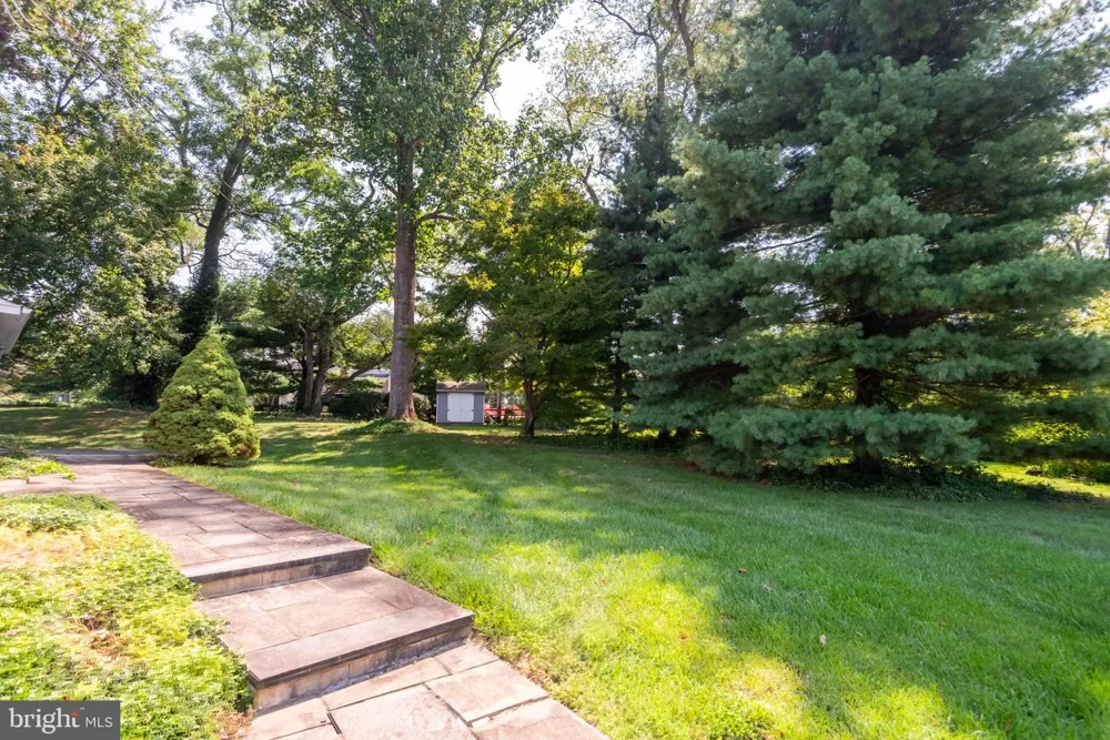 1560 GREENLAWN ROAD Paoli, PA 19301