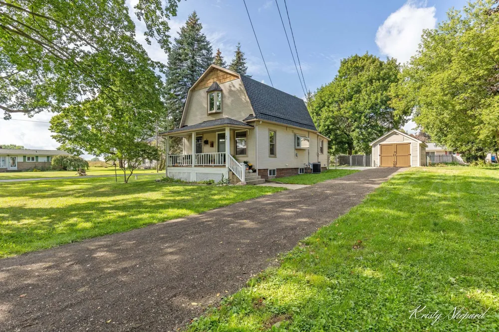 49 2nd Street NW Kent City, MI 49330