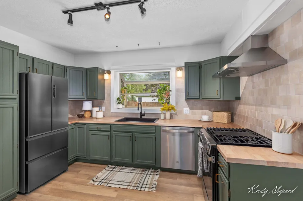49 2nd Street NW Kent City, MI 49330