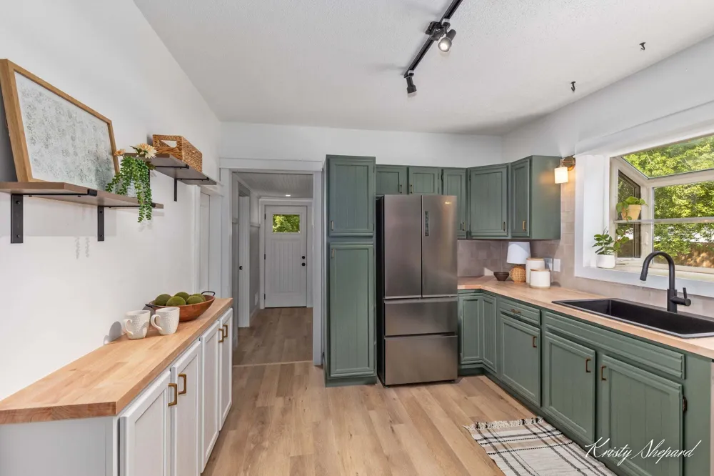 49 2nd Street NW Kent City, MI 49330