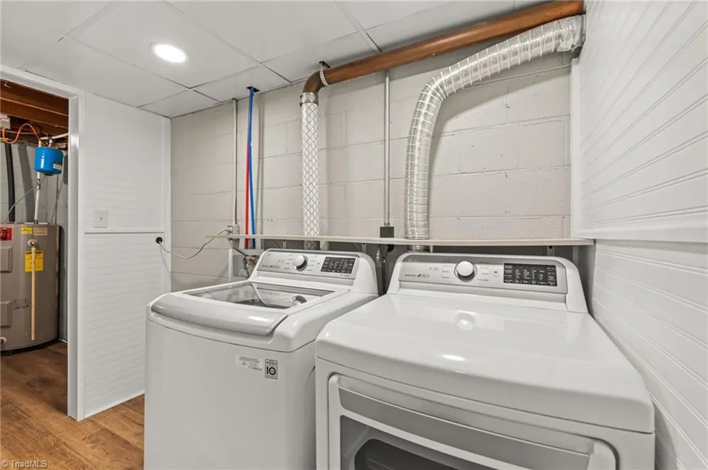 1048 Pine Lake Drive Winston-Salem, NC 27105