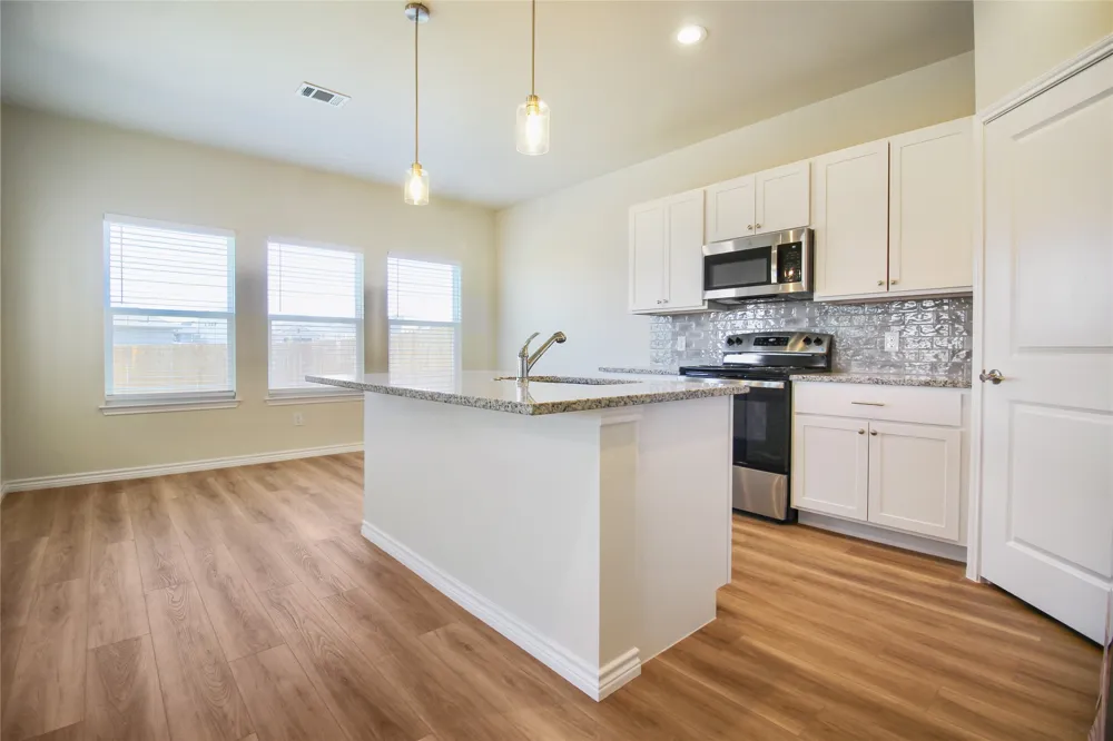 514 War Adminral Dr #B Jarrell, TX 76537