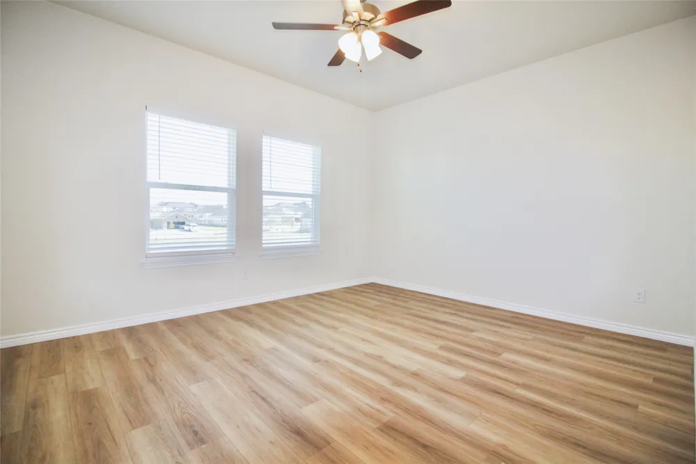 514 War Adminral Dr #B Jarrell, TX 76537