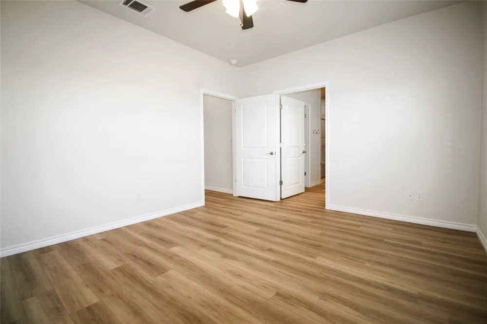 514 War Adminral Dr #B Jarrell, TX 76537