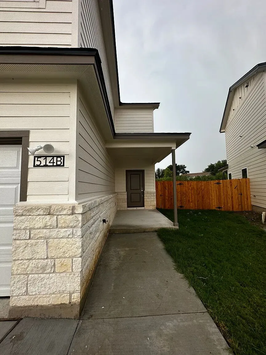 514 War Adminral Dr #B Jarrell, TX 76537