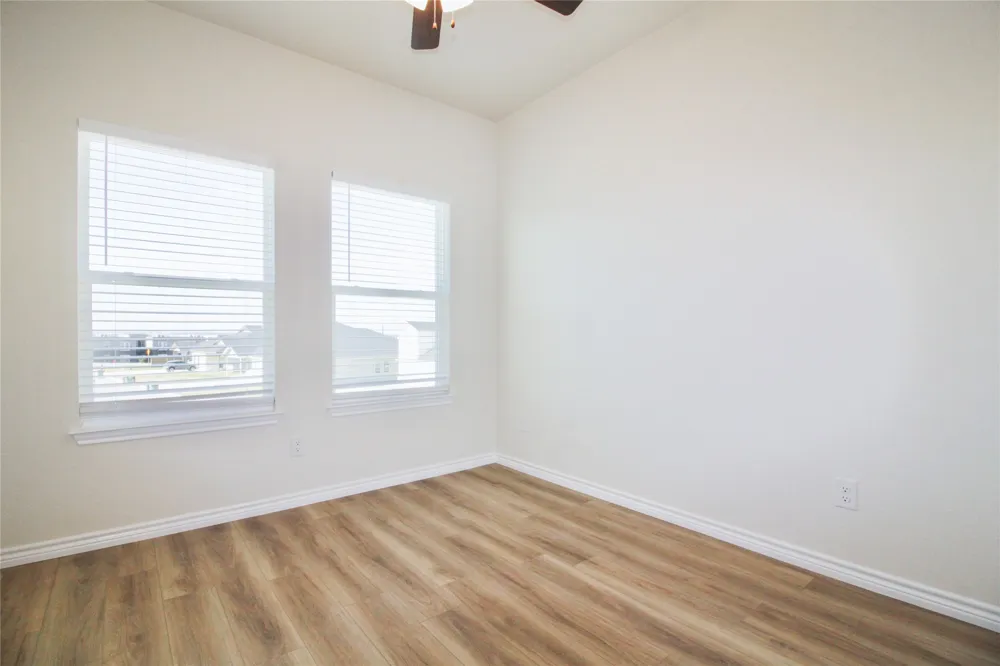 514 War Adminral Dr #B Jarrell, TX 76537