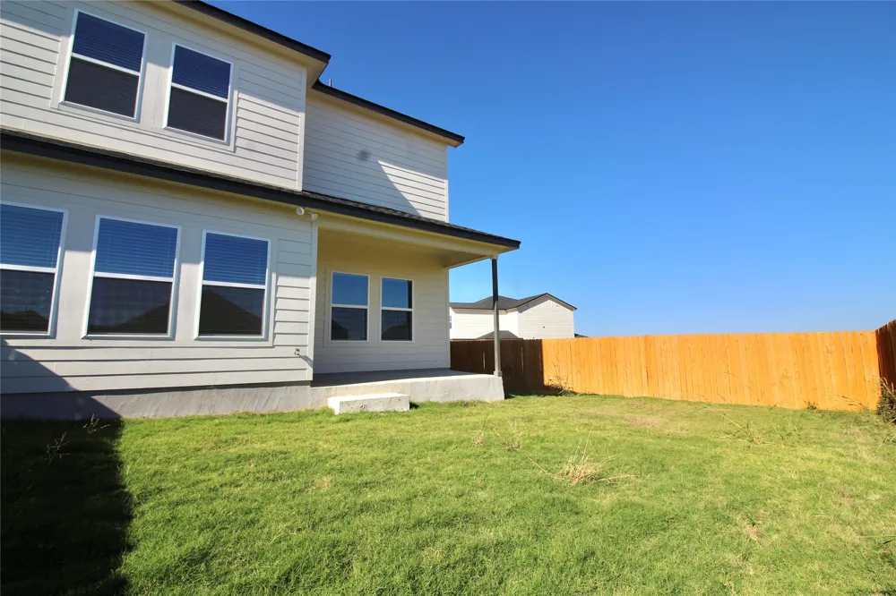 514 War Adminral Dr #B Jarrell, TX 76537