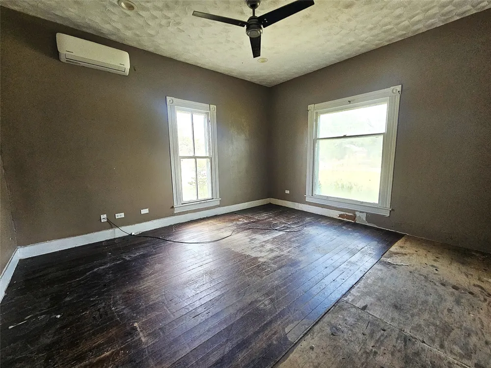 402 E State Street Groesbeck, TX 76642