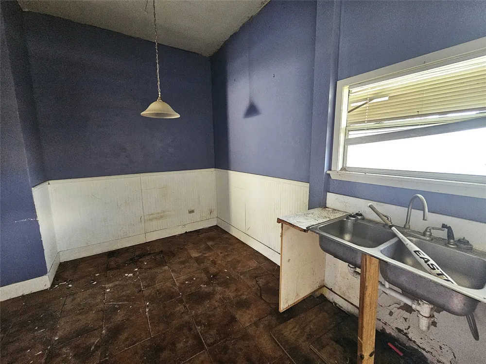 402 E State Street Groesbeck, TX 76642