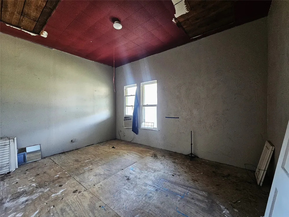 402 E State Street Groesbeck, TX 76642