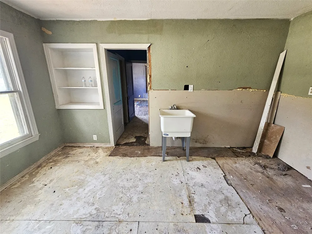 402 E State Street Groesbeck, TX 76642