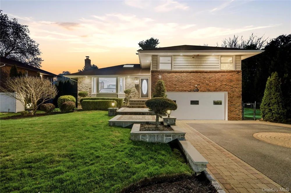 49 Canterbury Road Woodbury, NY 11797