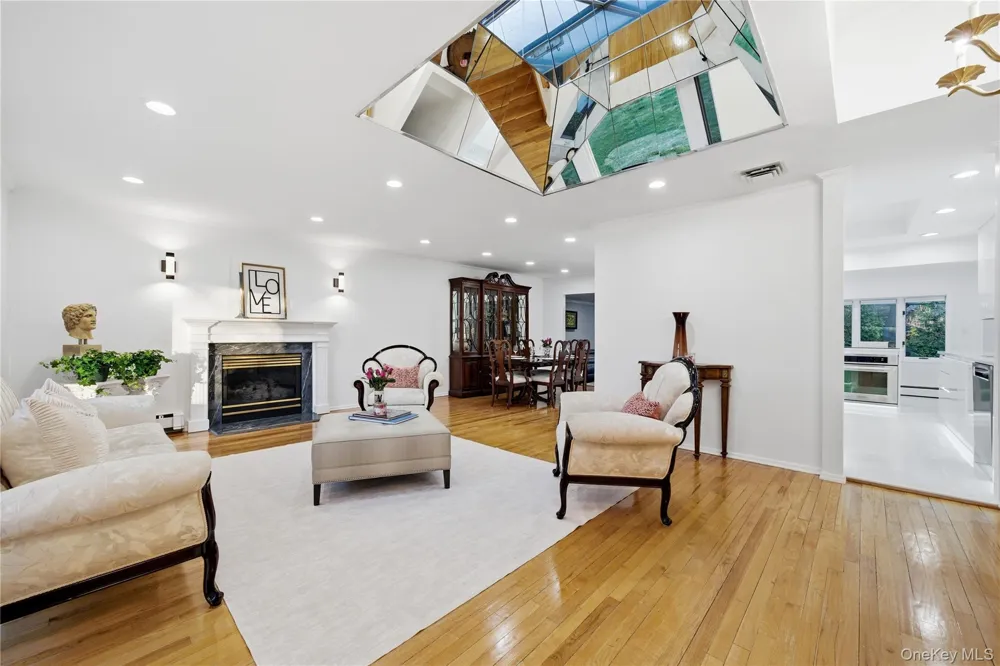 49 Canterbury Road Woodbury, NY 11797