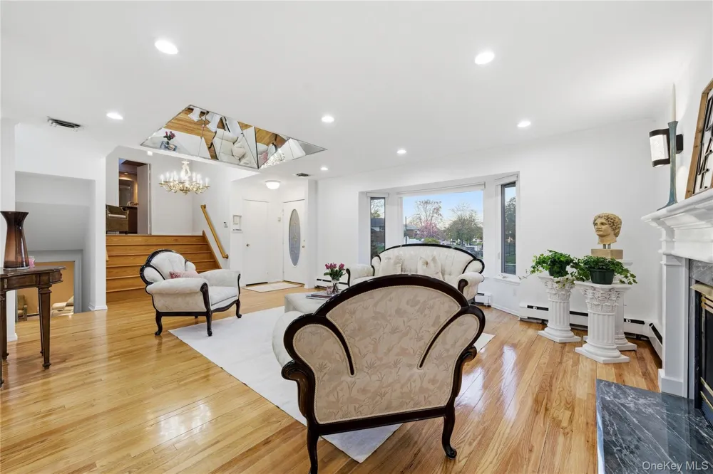 49 Canterbury Road Woodbury, NY 11797