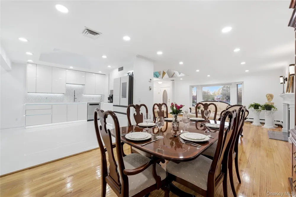 49 Canterbury Road Woodbury, NY 11797