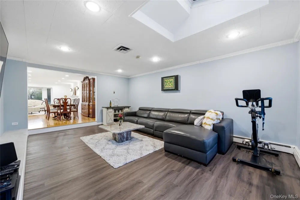 49 Canterbury Road Woodbury, NY 11797