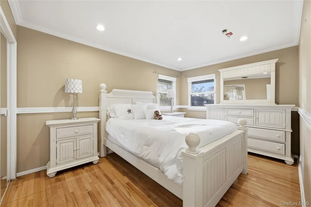 49 Canterbury Road Woodbury, NY 11797