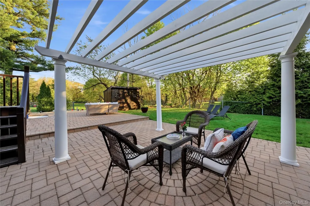 49 Canterbury Road Woodbury, NY 11797
