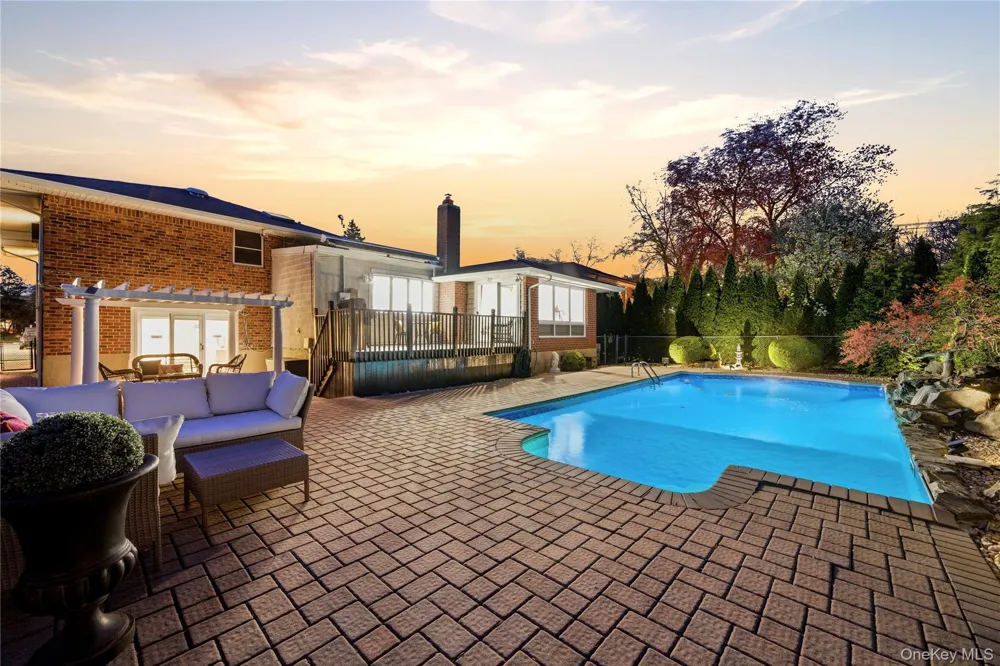 49 Canterbury Road Woodbury, NY 11797