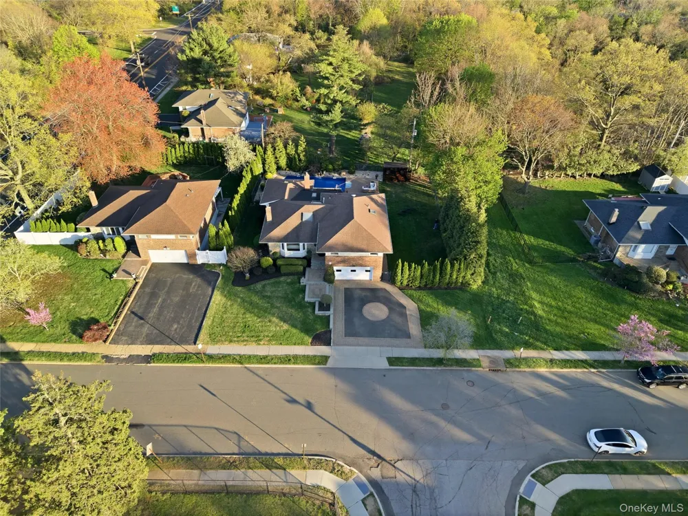 49 Canterbury Road Woodbury, NY 11797
