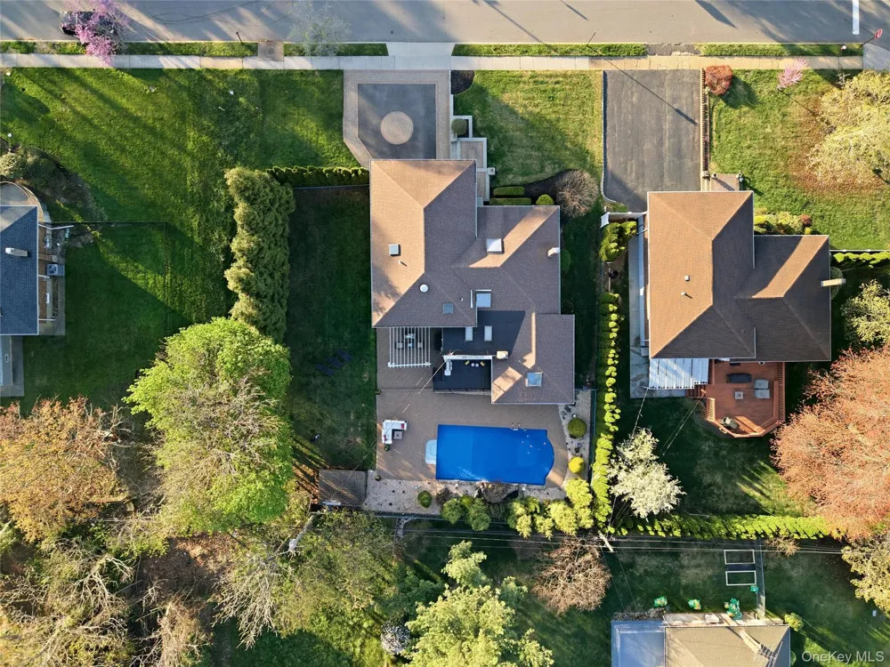 49 Canterbury Road Woodbury, NY 11797