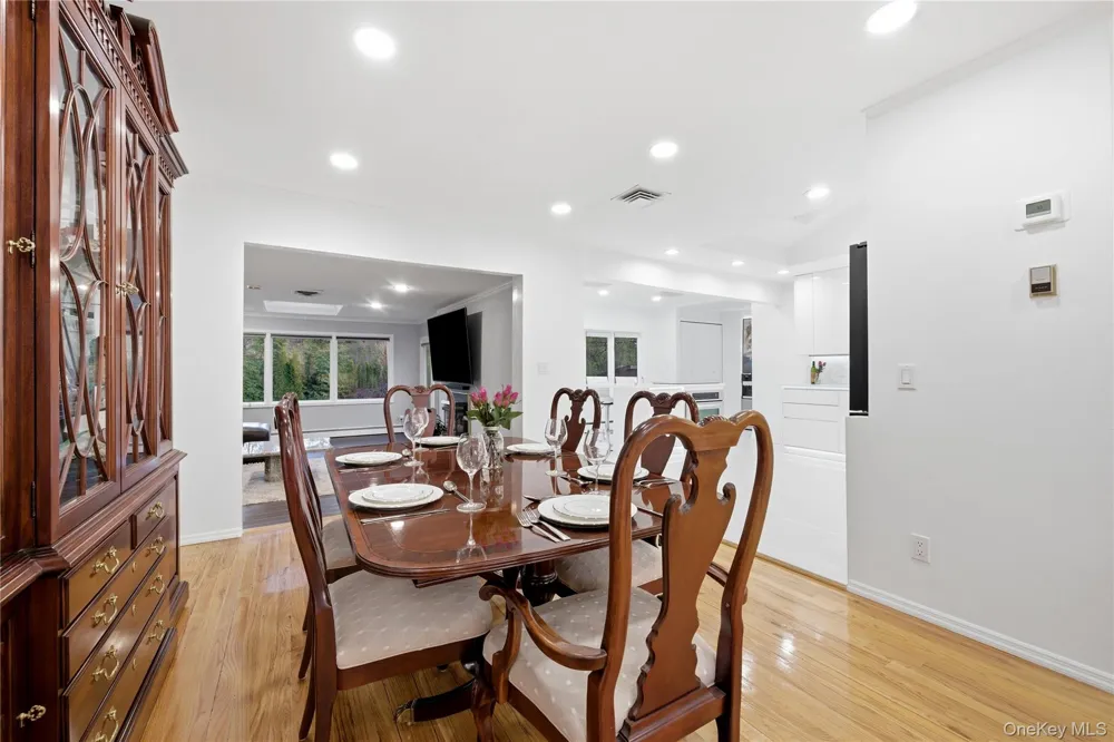 49 Canterbury Road Woodbury, NY 11797