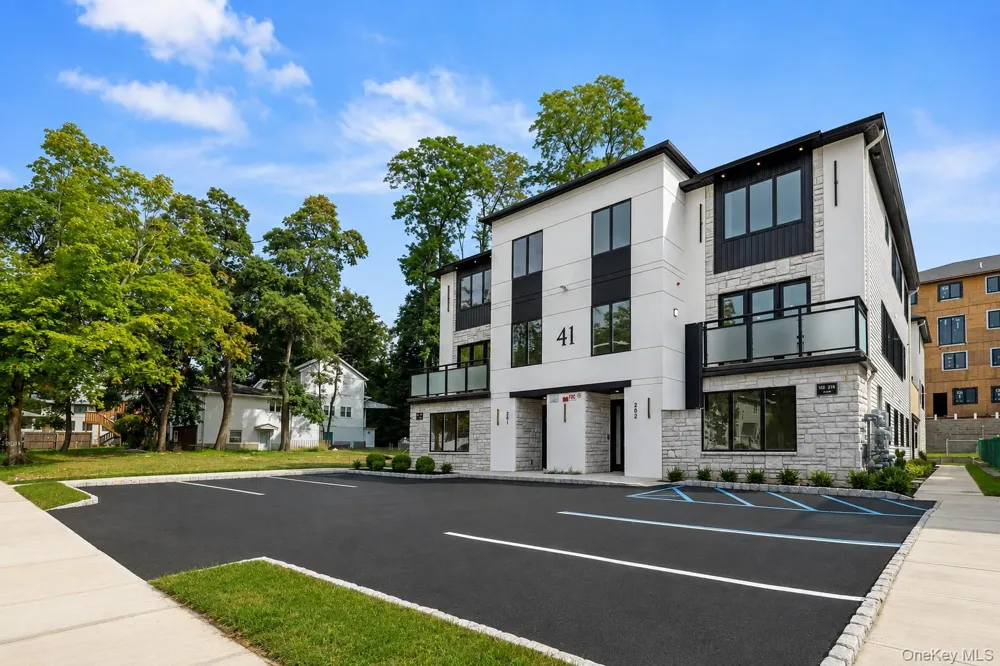 41 Saddle River Road #216 Monsey, NY 10952