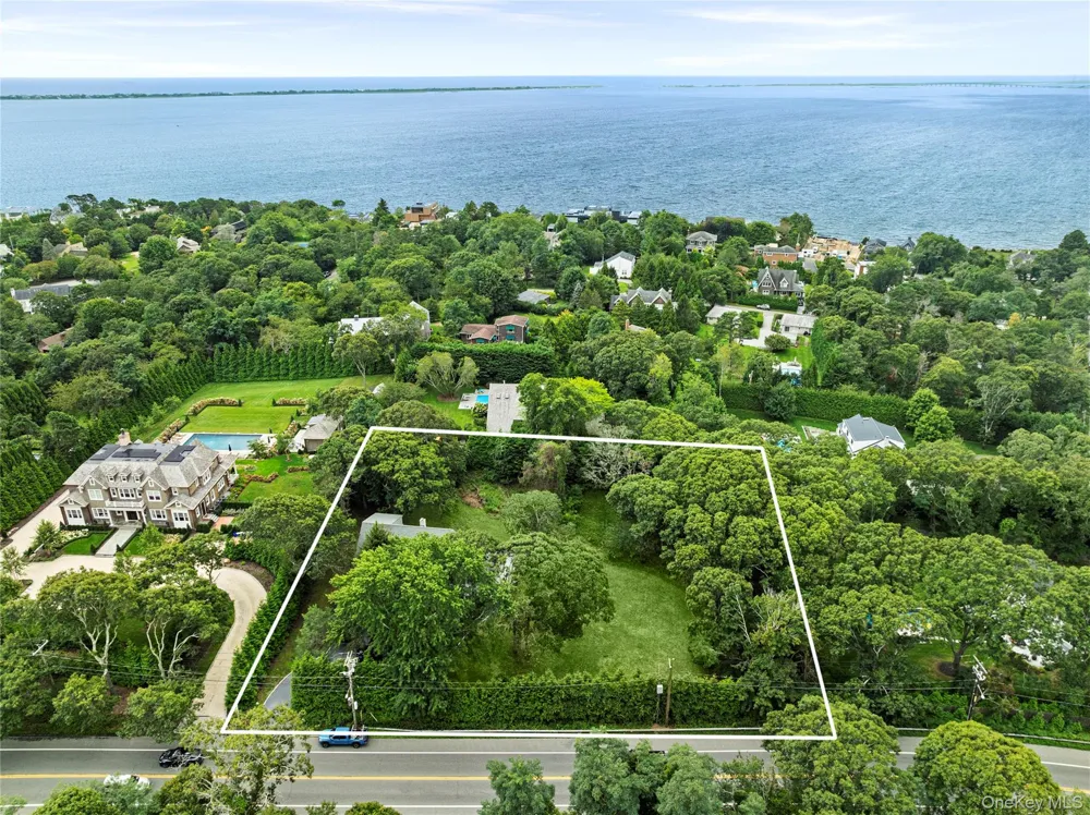 422 Montauk Highway Southampton, NY 11968
