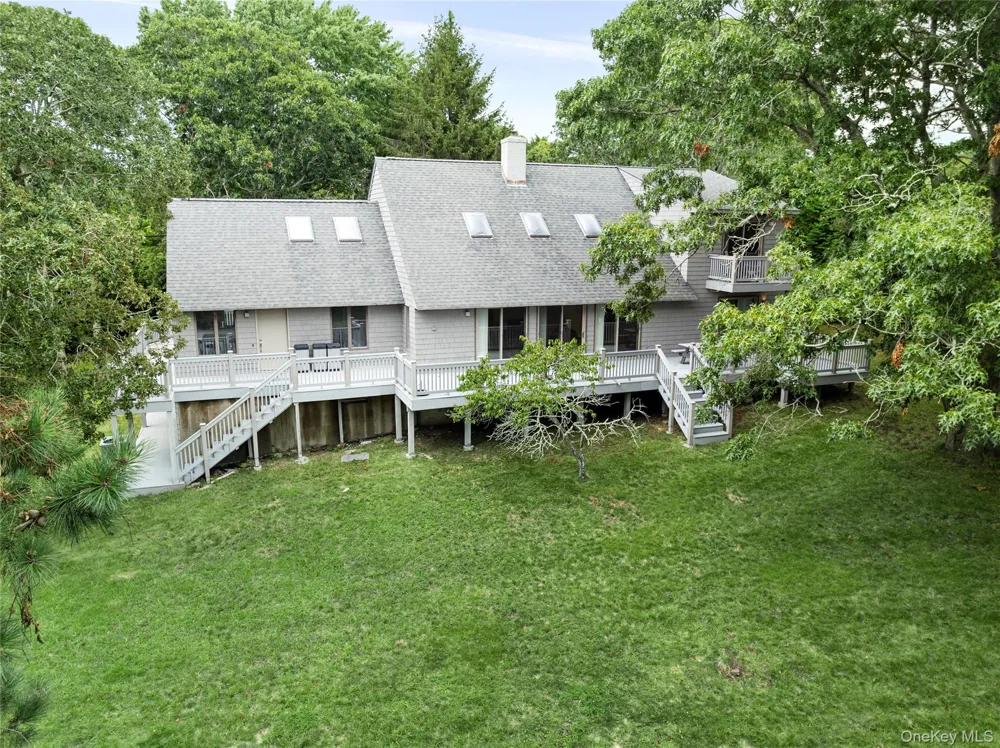 422 Montauk Highway Southampton, NY 11968