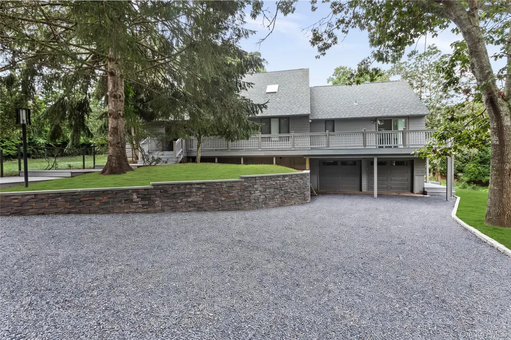 422 Montauk Highway Southampton, NY 11968