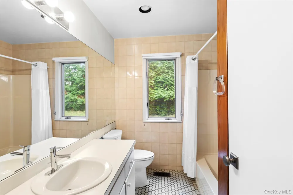 422 Montauk Highway Southampton, NY 11968