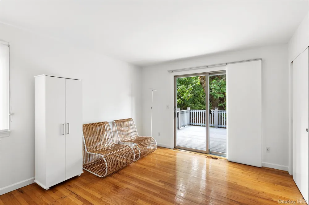 422 Montauk Highway Southampton, NY 11968