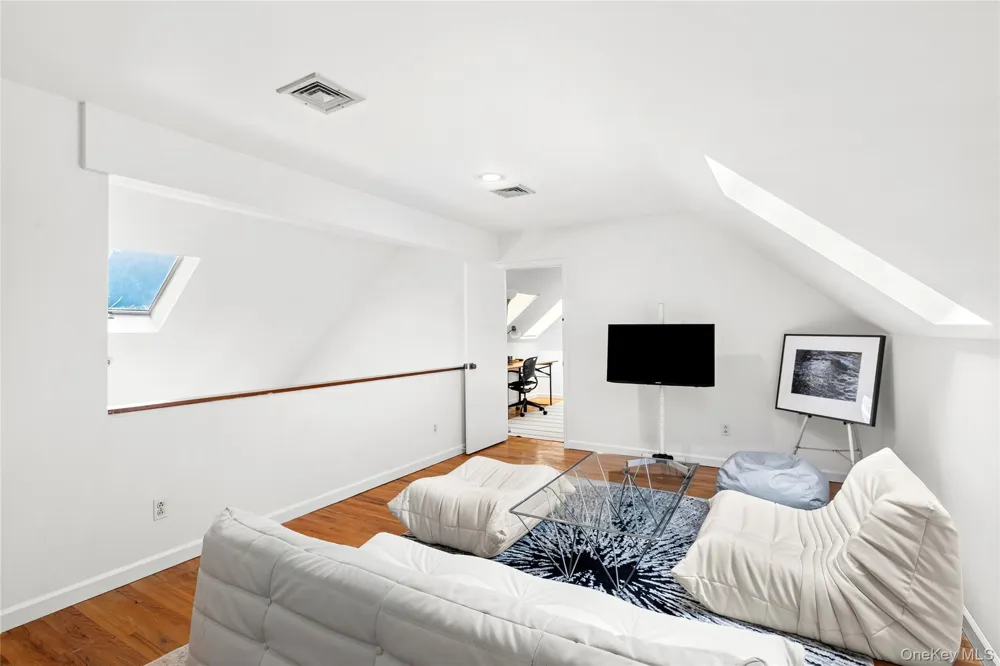 422 Montauk Highway Southampton, NY 11968