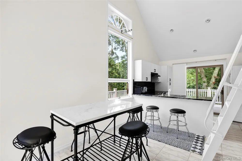 422 Montauk Highway Southampton, NY 11968